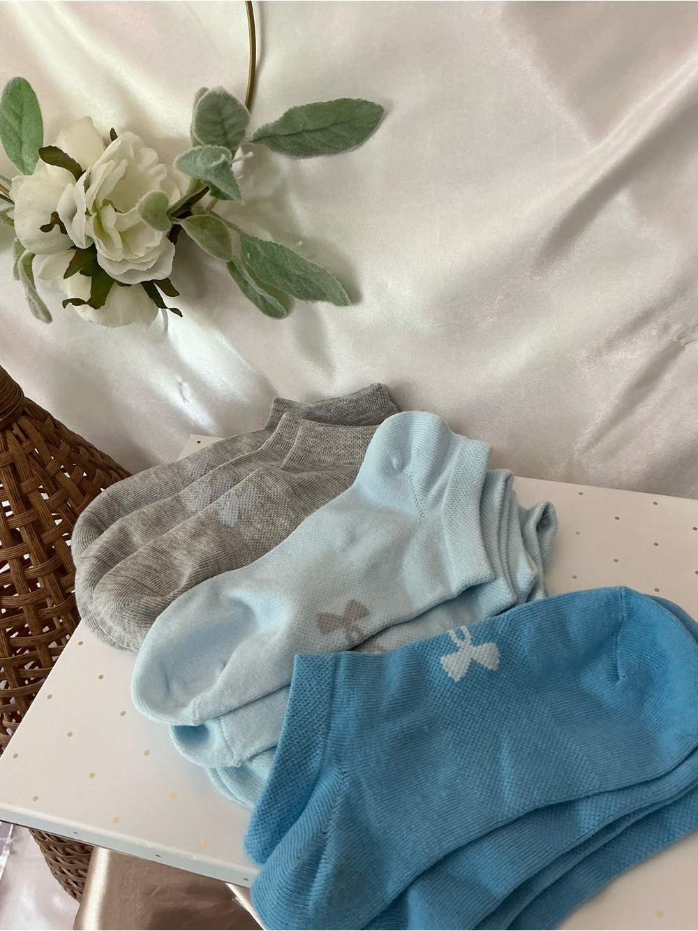 NWOT Women’s Under Armour Low-Cut Ankle Socks - Gray, Blue Medium 6 pair